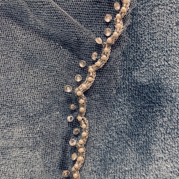 Stunning designer wedding veil w pearls &crystals - Picture 4 of 8